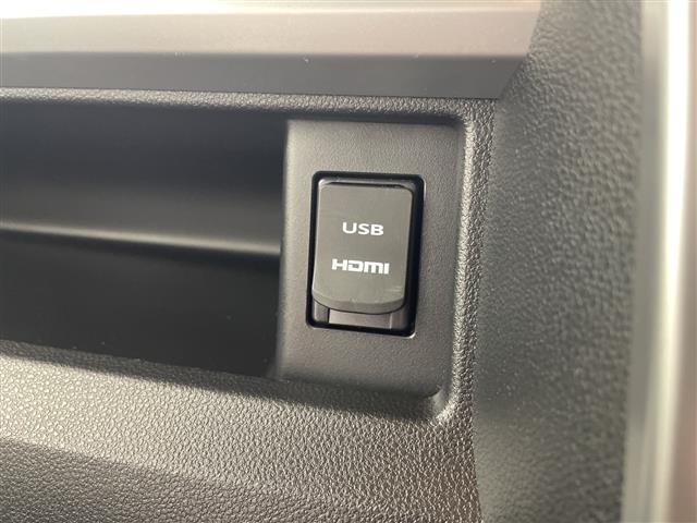 タント カスタムＲＳ　トップエディションＳＡＩＩ　純正８型ナビ　バックカメラ　両側電動スライドドア　衝突被害軽減ブレーキ　ハーフレザーシート　ＥＴＣ　革巻きステアリング　ステアリングスイッチ　横滑り防止装置　ＬＥＤヘッドライト　スマートキー　禁煙車（5枚目）