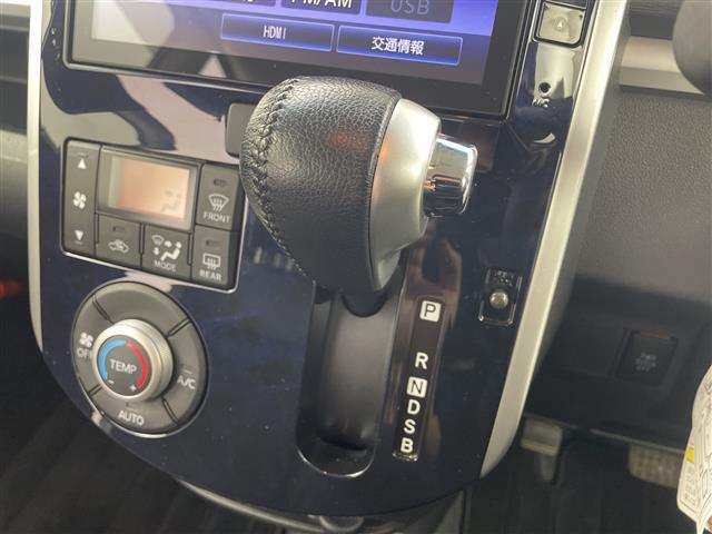 タント カスタムＲＳ　トップエディションＳＡＩＩ　純正８型ナビ　バックカメラ　両側電動スライドドア　衝突被害軽減ブレーキ　ハーフレザーシート　ＥＴＣ　革巻きステアリング　ステアリングスイッチ　横滑り防止装置　ＬＥＤヘッドライト　スマートキー　禁煙車（18枚目）