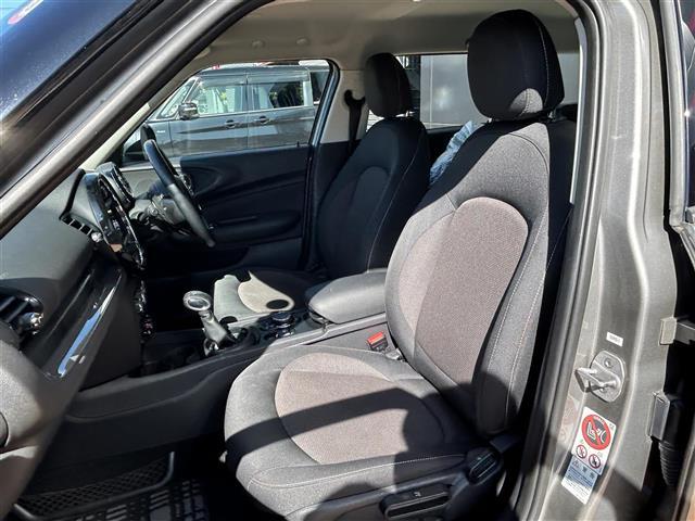 ＭＩＮＩ ワン　クラブマン　８．８インチメーカーＯＰナビ　追従有クルコン　Ｂｌｕｅｔｏｏｔｈ接続　純正ＡＷ　ＥＴＣ　ＵＳＢ入力端子　オートマチックハイビーム　ヘッドライトレベライザ　サマータイヤ４本　ステアリングスイッチ（11枚目）