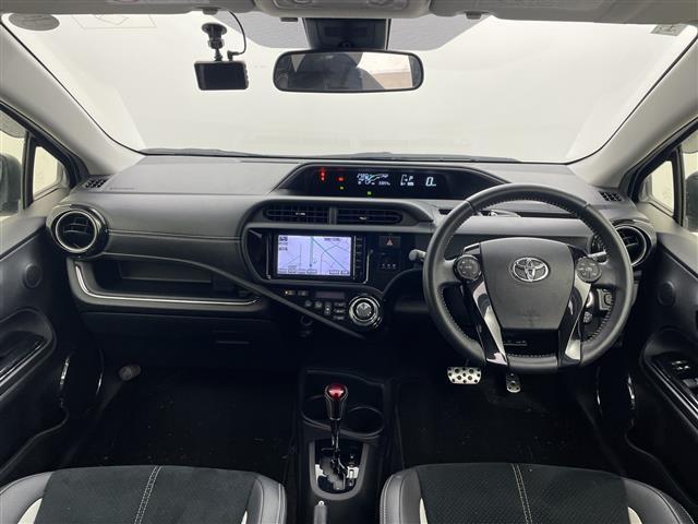 アクア G G’s 純正ナビ バックカメラ ビルトインETC ドラレコ 衝突被害軽減ブレーキ レーンアシスト クルーズコントロール LEDヘッドライト オートハイビーム ハーフレザーシート スマートキー 禁煙車(2枚目)