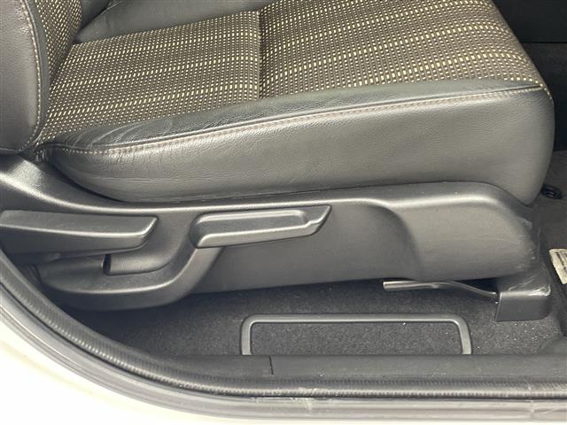 ヴェゼル ハイブリッドＺ　純正ナビ　フルセグＴＶ　バックカメラ　シートヒーター　ハーフレザーシート　パドルシフト　電動パーキングブレーキ　クルーズコントロール　衝突被害軽減ブレーキ　ＬＥＤライト　スマートキー　禁煙車（29枚目）