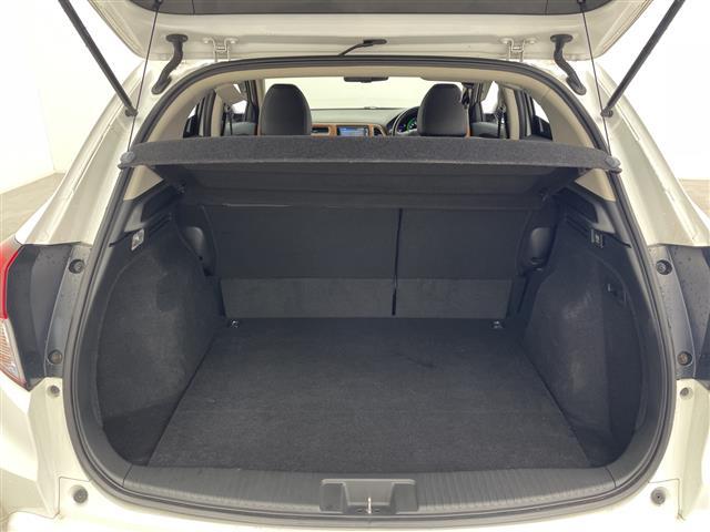 ヴェゼル ハイブリッドＺ　純正ナビ　フルセグＴＶ　バックカメラ　シートヒーター　ハーフレザーシート　パドルシフト　電動パーキングブレーキ　クルーズコントロール　衝突被害軽減ブレーキ　ＬＥＤライト　スマートキー　禁煙車（32枚目）