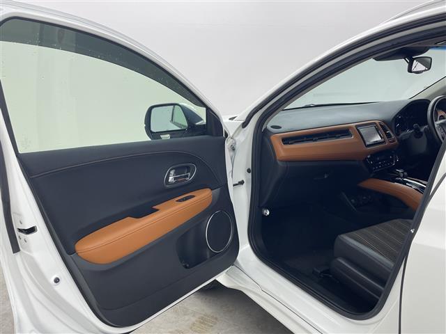 ヴェゼル ハイブリッドＺ　純正ナビ　フルセグＴＶ　バックカメラ　シートヒーター　ハーフレザーシート　パドルシフト　電動パーキングブレーキ　クルーズコントロール　衝突被害軽減ブレーキ　ＬＥＤライト　スマートキー　禁煙車（40枚目）