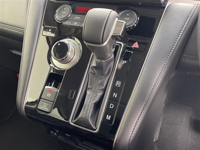 デリカD:5 ブラックエディション 登録済未使用車 純正ALPINE11型ナビ 純正ALPINE12.8型後席モニター 全周囲カメラ フルセグTV 衝突被害軽減ブレーキ レーンアシスト ブラインドスポットモニター LED スマートキー(18枚目)