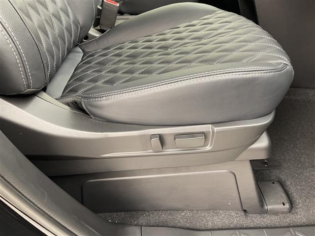 デリカD:5 ブラックエディション 登録済未使用車 純正ALPINE11型ナビ 純正ALPINE12.8型後席モニター 全周囲カメラ フルセグTV 衝突被害軽減ブレーキ レーンアシスト ブラインドスポットモニター LED スマートキー(23枚目)