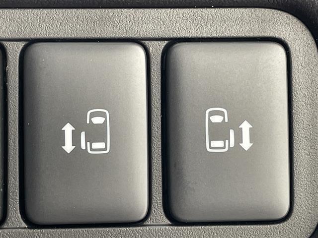 デリカD:5 ブラックエディション 登録済未使用車 純正ALPINE11型ナビ 純正ALIPINE12.8型後席モニター 全周囲カメラ 衝突被害軽減ブレーキ ブラインドスポットモニター 両側電動スライドドア シートヒーター 禁煙車(8枚目)