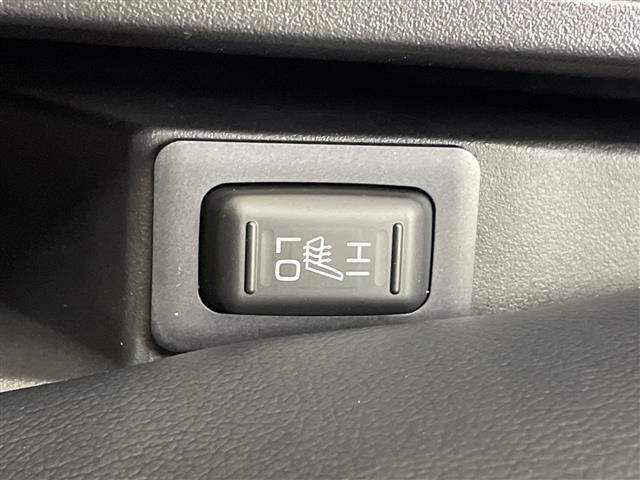 デリカD:5 ブラックエディション 登録済未使用車 純正ALPINE11型ナビ 純正ALIPINE12.8型後席モニター 全周囲カメラ 衝突被害軽減ブレーキ ブラインドスポットモニター 両側電動スライドドア シートヒーター 禁煙車(14枚目)