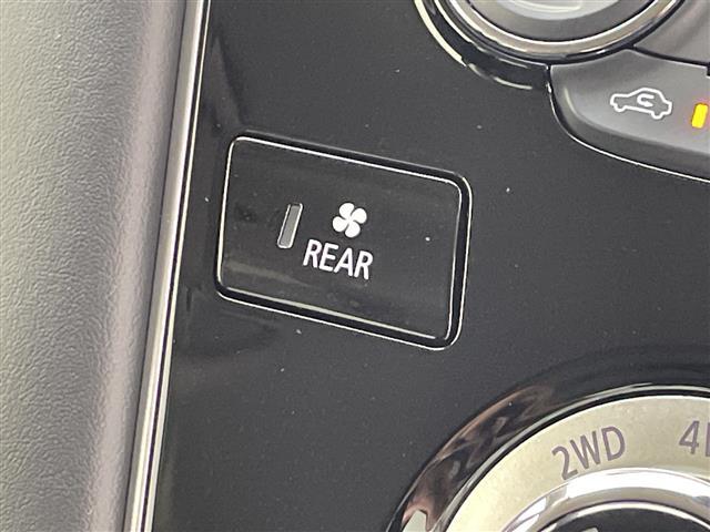 デリカD:5 ブラックエディション 登録済未使用車 純正ALPINE11型ナビ 純正ALIPINE12.8型後席モニター 全周囲カメラ 衝突被害軽減ブレーキ ブラインドスポットモニター 両側電動スライドドア シートヒーター 禁煙車(22枚目)