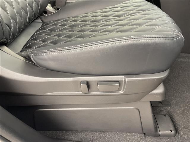 デリカD:5 ブラックエディション 登録済未使用車 純正ALPINE11型ナビ 純正ALIPINE12.8型後席モニター 全周囲カメラ 衝突被害軽減ブレーキ ブラインドスポットモニター 両側電動スライドドア シートヒーター 禁煙車(25枚目)