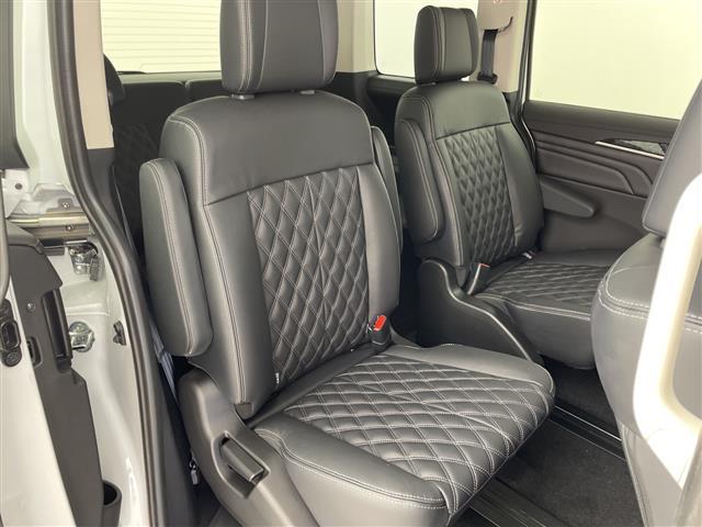 デリカD:5 ブラックエディション 登録済未使用車 純正ALPINE11型ナビ 純正ALIPINE12.8型後席モニター 全周囲カメラ 衝突被害軽減ブレーキ ブラインドスポットモニター 両側電動スライドドア シートヒーター 禁煙車(31枚目)