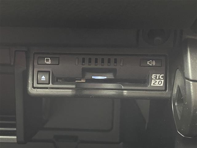 UX UX250h Fスポーツ ムーンルーフ パノラミックビューモニター 三眼LEDヘッドランプ Fスポーツ専用赤本革シート シートベンチレーション ブラインドスポットモニター カラーヘッドアップディスプレイ ドライブレコーダー(14枚目)