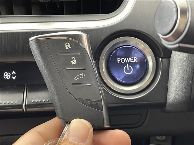 UX UX250h Fスポーツ ムーンルーフ パノラミックビューモニター 三眼LEDヘッドランプ Fスポーツ専用赤本革シート シートベンチレーション ブラインドスポットモニター カラーヘッドアップディスプレイ ドライブレコーダー(15枚目)