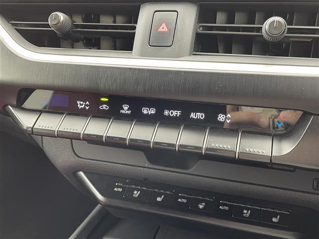 UX UX250h Fスポーツ ムーンルーフ パノラミックビューモニター 三眼LEDヘッドランプ Fスポーツ専用赤本革シート シートベンチレーション ブラインドスポットモニター カラーヘッドアップディスプレイ ドライブレコーダー(18枚目)