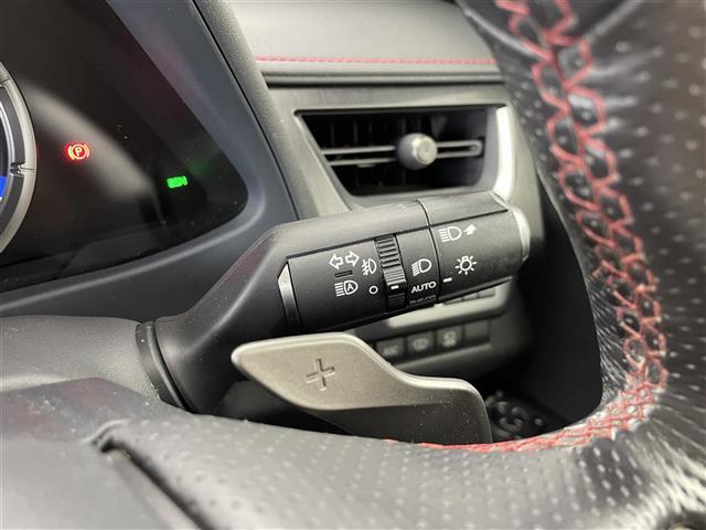 UX UX250h Fスポーツ ムーンルーフ パノラミックビューモニター 三眼LEDヘッドランプ Fスポーツ専用赤本革シート シートベンチレーション ブラインドスポットモニター カラーヘッドアップディスプレイ ドライブレコーダー(25枚目)