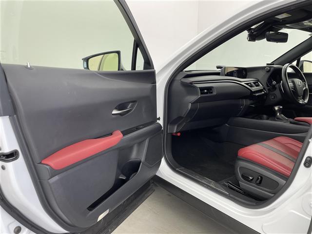 UX UX250h Fスポーツ ムーンルーフ パノラミックビューモニター 三眼LEDヘッドランプ Fスポーツ専用赤本革シート シートベンチレーション ブラインドスポットモニター カラーヘッドアップディスプレイ ドライブレコーダー(38枚目)