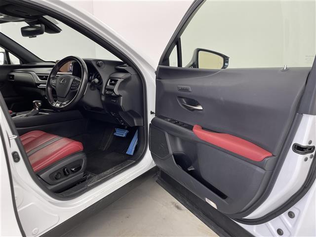 UX UX250h Fスポーツ ムーンルーフ パノラミックビューモニター 三眼LEDヘッドランプ Fスポーツ専用赤本革シート シートベンチレーション ブラインドスポットモニター カラーヘッドアップディスプレイ ドライブレコーダー(39枚目)