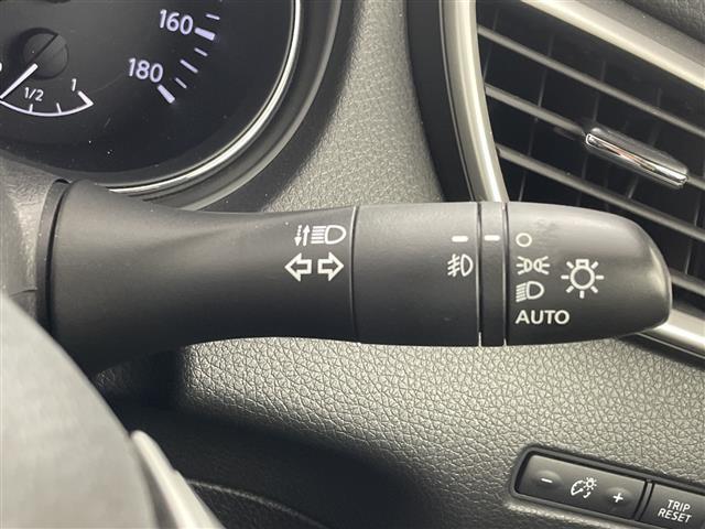 エクストレイル 20X エマージェンシーブレーキパッケージ 純正ナビ 全周囲カメラ シートヒーター 電動リアゲート 衝突被害軽減ブレーキ クルーズコントロール ETC 革巻きステアリング ルーフレール パートタイム4WD LEDライト スマートキー 禁煙車(15枚目)