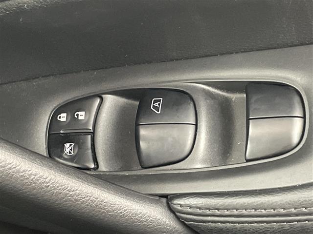 エクストレイル 20X エマージェンシーブレーキパッケージ 純正ナビ 全周囲カメラ シートヒーター 電動リアゲート 衝突被害軽減ブレーキ クルーズコントロール ETC 革巻きステアリング ルーフレール パートタイム4WD LEDライト スマートキー 禁煙車(24枚目)