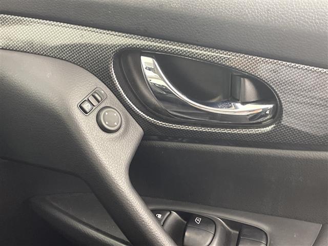 エクストレイル 20X エマージェンシーブレーキパッケージ 純正ナビ 全周囲カメラ シートヒーター 電動リアゲート 衝突被害軽減ブレーキ クルーズコントロール ETC 革巻きステアリング ルーフレール パートタイム4WD LEDライト スマートキー 禁煙車(25枚目)