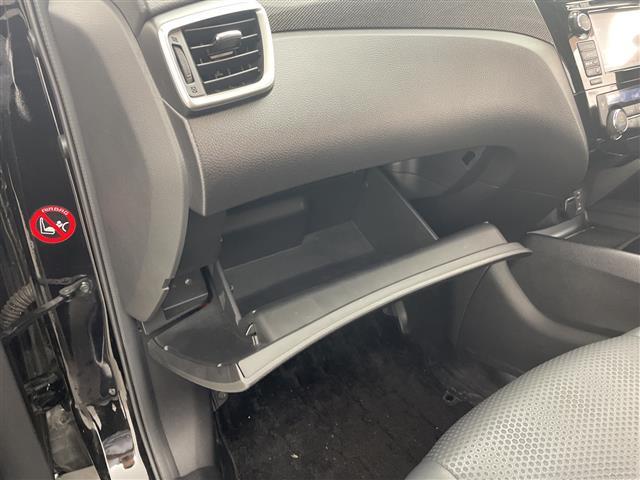 エクストレイル 20X エマージェンシーブレーキパッケージ 純正ナビ 全周囲カメラ シートヒーター 電動リアゲート 衝突被害軽減ブレーキ クルーズコントロール ETC 革巻きステアリング ルーフレール パートタイム4WD LEDライト スマートキー 禁煙車(26枚目)