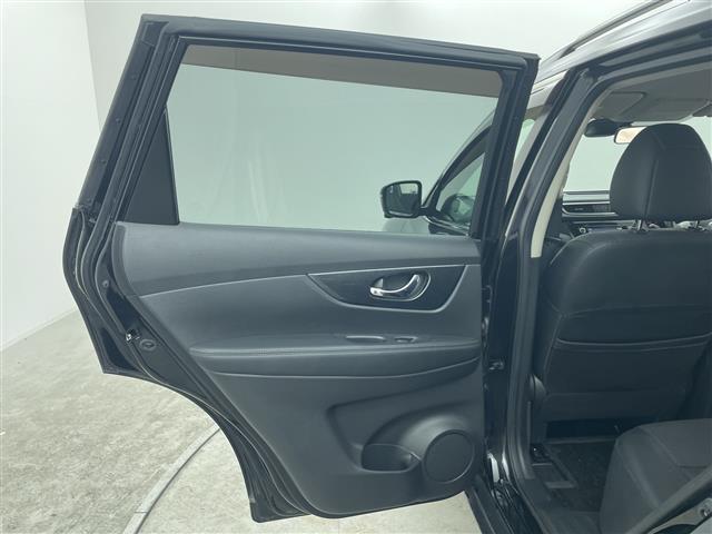 エクストレイル 20X エマージェンシーブレーキパッケージ 純正ナビ 全周囲カメラ シートヒーター 電動リアゲート 衝突被害軽減ブレーキ クルーズコントロール ETC 革巻きステアリング ルーフレール パートタイム4WD LEDライト スマートキー 禁煙車(41枚目)