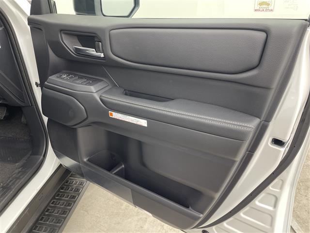 ランドクルーザー250 VX 純正12.3型ナビ 全周囲カメラ サンルーフ JBL ワイヤレス充電 アダクティブクルーズコントロール ハンドルヒーター 電動リアゲート デジタルインナーミラー ルーフレール ETC2.0 禁煙車(38枚目)