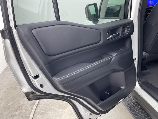 ランドクルーザー250 VX 純正12.3型ナビ 全周囲カメラ サンルーフ JBL ワイヤレス充電 アダクティブクルーズコントロール ハンドルヒーター 電動リアゲート デジタルインナーミラー ルーフレール ETC2.0 禁煙車(41枚目)