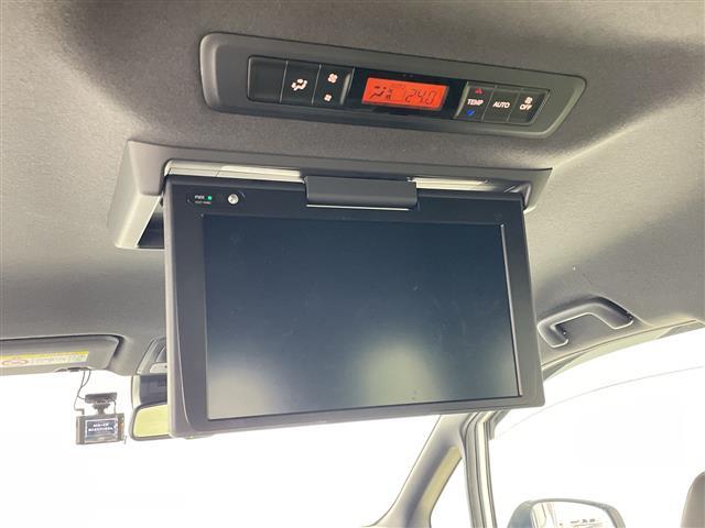 エスクァイア Gi プレミアムパッケージ ブラックテーラード 純正9型ナビ 純正12.1型後席モニター バックカメラ 衝突被害軽減ブレーキ 両側電動スライドドア 前後ドラレコ ビルトインETC ハーフレザーシート シートヒーター ハンドルヒーター LED 禁煙車(3枚目)