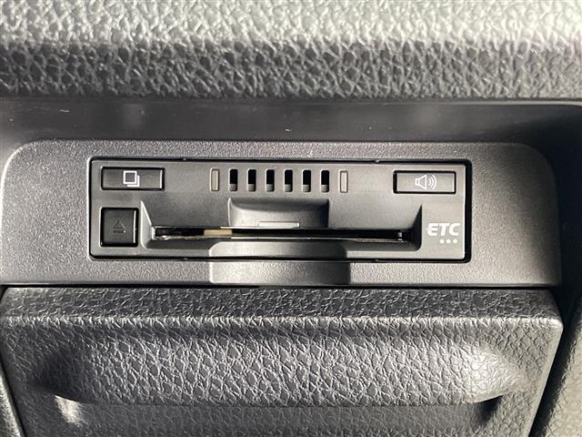 エスクァイア Gi プレミアムパッケージ ブラックテーラード 純正9型ナビ 純正12.1型後席モニター バックカメラ 衝突被害軽減ブレーキ 両側電動スライドドア 前後ドラレコ ビルトインETC ハーフレザーシート シートヒーター ハンドルヒーター LED 禁煙車(6枚目)