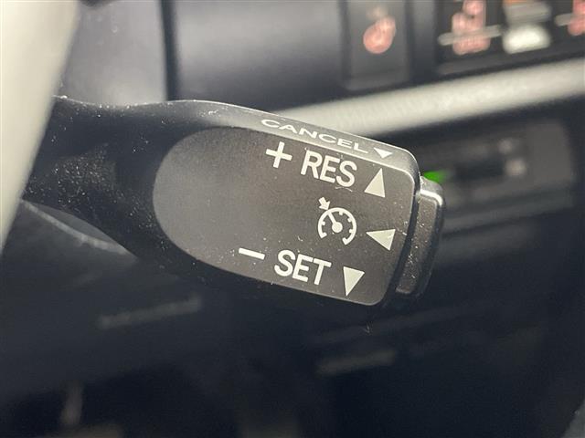 エスクァイア Gi プレミアムパッケージ ブラックテーラード 純正9型ナビ 純正12.1型後席モニター バックカメラ 衝突被害軽減ブレーキ 両側電動スライドドア 前後ドラレコ ビルトインETC ハーフレザーシート シートヒーター ハンドルヒーター LED 禁煙車(12枚目)