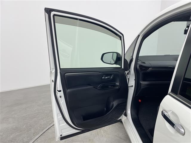 エスクァイア Gi プレミアムパッケージ ブラックテーラード 純正9型ナビ 純正12.1型後席モニター バックカメラ 衝突被害軽減ブレーキ 両側電動スライドドア 前後ドラレコ ビルトインETC ハーフレザーシート シートヒーター ハンドルヒーター LED 禁煙車(38枚目)