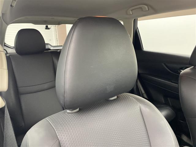 エクストレイル 20Xt エマージェンシーブレーキパッケージ 純正ナビ フルセグTV 全周囲カメラ 電動リアゲート ダウンヒルアシストコントロール レザーシート シートヒーター エアーシート ステアリングスイッチ クルーズコントロール ビルトインETC 禁煙車(27枚目)