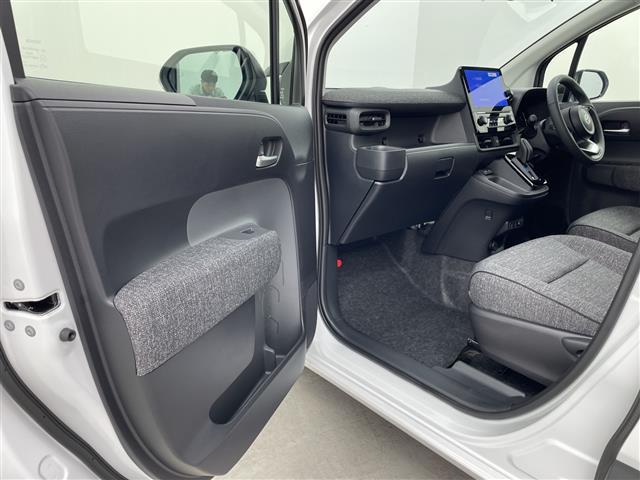 シエンタ ハイブリッドZ 登録済未使用車 純正10.5型ナビ 全周囲カメラ 両側電動スライド アダプティブクルーズコントロール 衝突被害軽減ブレーキ ビルトインETC ステアリングヒーター BSM LED スマートキー 禁煙車(38枚目)