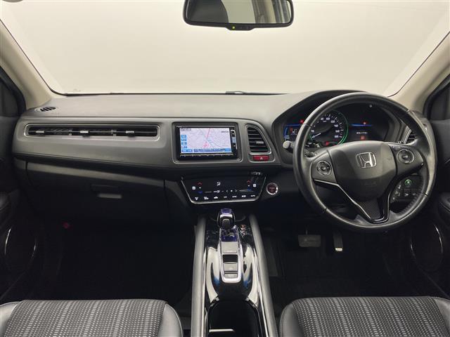 ヴェゼル ハイブリッドZ 純正7型ナビ ワンセグTV バックカメラ シートヒーター ハーフレザーシート クルーズコントロール パドルシフト ステアリングスイッチ プッシュスタート スタッドレスタイヤ4本積込 ETC 禁煙車(2枚目)