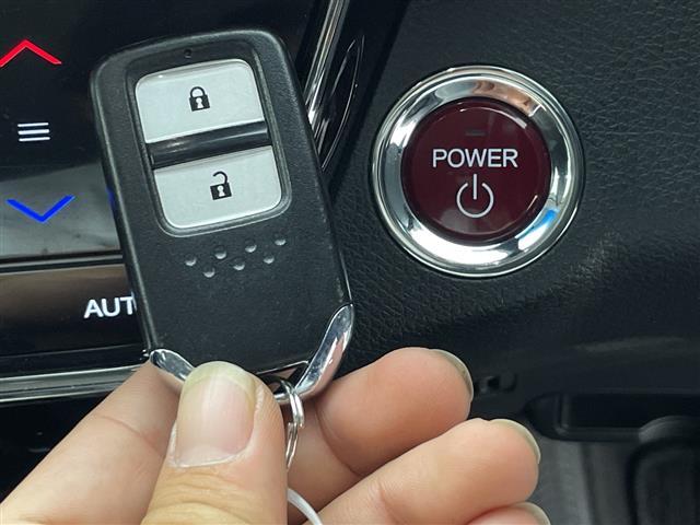 ヴェゼル ハイブリッドZ 純正7型ナビ ワンセグTV バックカメラ シートヒーター ハーフレザーシート クルーズコントロール パドルシフト ステアリングスイッチ プッシュスタート スタッドレスタイヤ4本積込 ETC 禁煙車(10枚目)