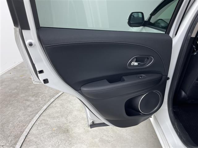 ヴェゼル ハイブリッドZ 純正7型ナビ ワンセグTV バックカメラ シートヒーター ハーフレザーシート クルーズコントロール パドルシフト ステアリングスイッチ プッシュスタート スタッドレスタイヤ4本積込 ETC 禁煙車(39枚目)