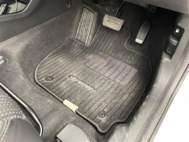 ヴェゼル ハイブリッドZ 純正7型ナビ ワンセグTV バックカメラ シートヒーター ハーフレザーシート クルーズコントロール パドルシフト ステアリングスイッチ プッシュスタート スタッドレスタイヤ4本積込 ETC 禁煙車(42枚目)