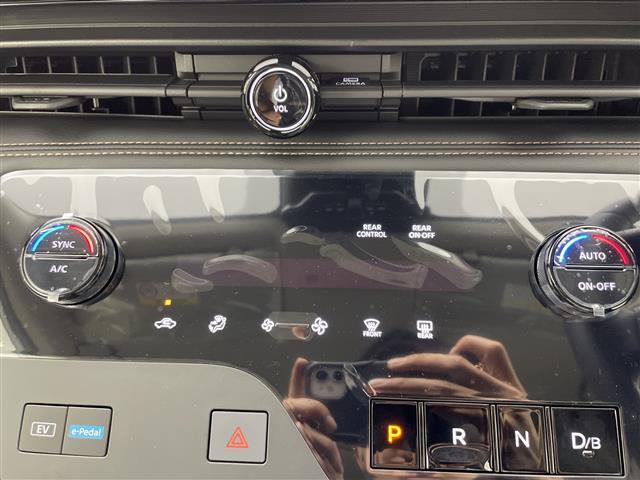 セレナ e-パワー ハイウェイスターV 登録済未使用車 純正12.3型ナビ 純正11型後席モニター 両側電動スライドドア プロパイロット ワイヤレス充電 全周囲カメラ デジタルインナーミラー BMS レーンキープアシスト ETC 禁煙車(17枚目)