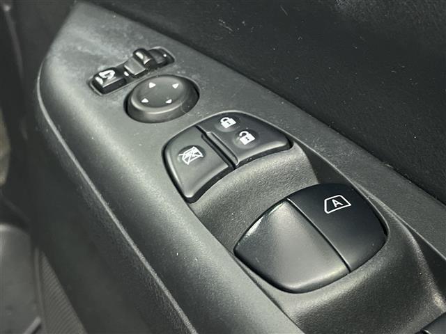 セレナ ハイウェイスター 純正11型後席モニター 純正9型ナビ フルセグTV 全周囲カメラ デジタルインナーミラー アダプティブクルーズコントロール 衝突被害軽減システム 両側電動スライドドア 電動パーキング ETC 禁煙車(26枚目)