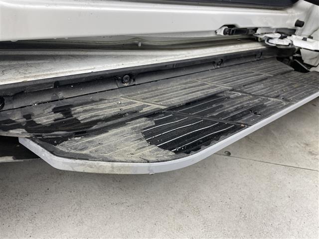 ヴォクシー ハイブリッドS-Z モデリスタエアロ 快適利便パッケージ ユニバーサルステップ 純正14型後席モニター 純正10.5型ナビ 電動リアゲート ステアリングヒーター 両側電動スライドドア ビルトインETC2.0 禁煙車(3枚目)