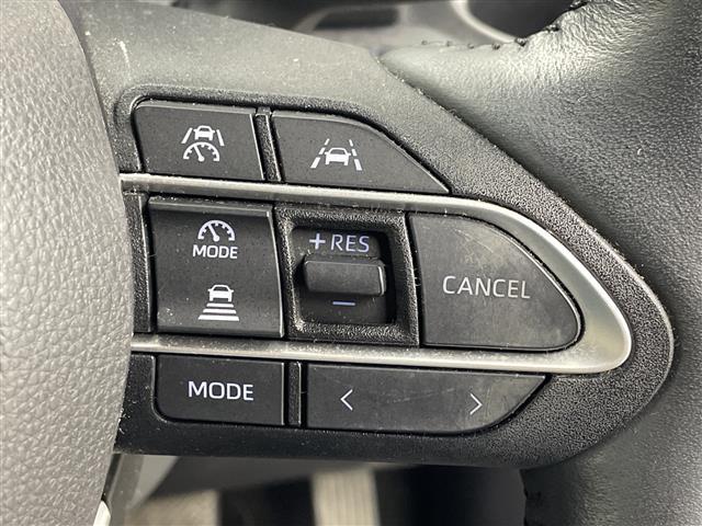 ヴォクシー ハイブリッドS-Z モデリスタエアロ 快適利便パッケージ ユニバーサルステップ 純正14型後席モニター 純正10.5型ナビ 電動リアゲート ステアリングヒーター 両側電動スライドドア ビルトインETC2.0 禁煙車(9枚目)