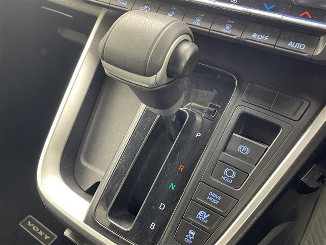 ヴォクシー ハイブリッドS-Z モデリスタエアロ 快適利便パッケージ ユニバーサルステップ 純正14型後席モニター 純正10.5型ナビ 電動リアゲート ステアリングヒーター 両側電動スライドドア ビルトインETC2.0 禁煙車(20枚目)