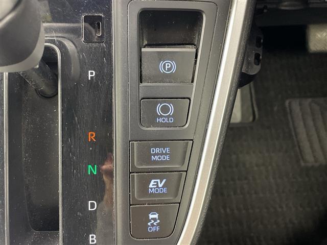 ヴォクシー ハイブリッドS-Z モデリスタエアロ 快適利便パッケージ ユニバーサルステップ 純正14型後席モニター 純正10.5型ナビ 電動リアゲート ステアリングヒーター 両側電動スライドドア ビルトインETC2.0 禁煙車(21枚目)