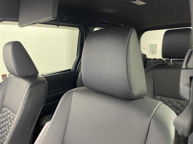 ヴォクシー ハイブリッドS-Z モデリスタエアロ 快適利便パッケージ ユニバーサルステップ 純正14型後席モニター 純正10.5型ナビ 電動リアゲート ステアリングヒーター 両側電動スライドドア ビルトインETC2.0 禁煙車(34枚目)