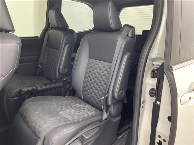 ヴォクシー ハイブリッドS-Z モデリスタエアロ 快適利便パッケージ ユニバーサルステップ 純正14型後席モニター 純正10.5型ナビ 電動リアゲート ステアリングヒーター 両側電動スライドドア ビルトインETC2.0 禁煙車(36枚目)