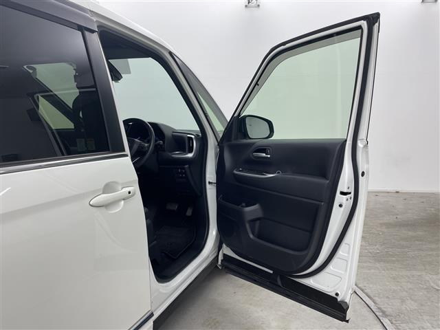 ヴォクシー ハイブリッドS-Z モデリスタエアロ 快適利便パッケージ ユニバーサルステップ 純正14型後席モニター 純正10.5型ナビ 電動リアゲート ステアリングヒーター 両側電動スライドドア ビルトインETC2.0 禁煙車(41枚目)