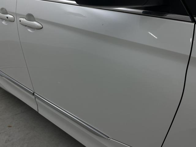 ヴォクシー ハイブリッドS-Z モデリスタエアロ 快適利便パッケージ ユニバーサルステップ 純正14型後席モニター 純正10.5型ナビ 電動リアゲート ステアリングヒーター 両側電動スライドドア ビルトインETC2.0 禁煙車(57枚目)