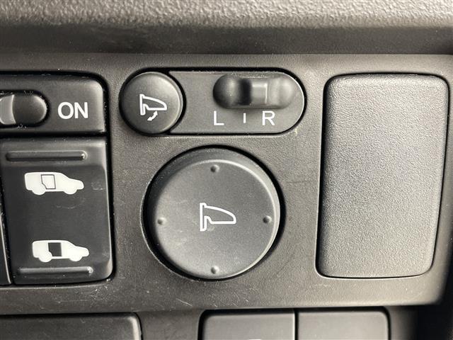 フリード G ジャストセレクション 社外7型ナビ フルセグTV バックカメラ 両側電動スライドドア 横滑り防止機能 ステアリングスイッチ オートエアコン HIDオートライト 純正フロアマット 前後ドライブレコーダー ビルトインETC(12枚目)