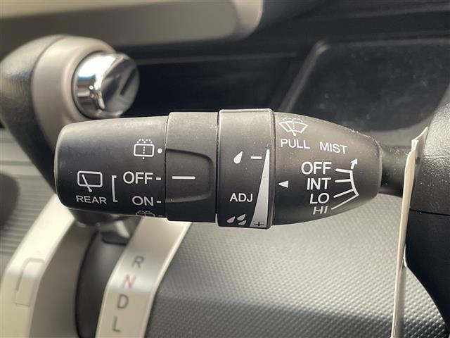 フリード G ジャストセレクション 社外7型ナビ フルセグTV バックカメラ 両側電動スライドドア 横滑り防止機能 ステアリングスイッチ オートエアコン HIDオートライト 純正フロアマット 前後ドライブレコーダー ビルトインETC(13枚目)