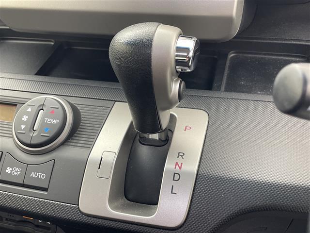 フリード G ジャストセレクション 社外7型ナビ フルセグTV バックカメラ 両側電動スライドドア 横滑り防止機能 ステアリングスイッチ オートエアコン HIDオートライト 純正フロアマット 前後ドライブレコーダー ビルトインETC(18枚目)